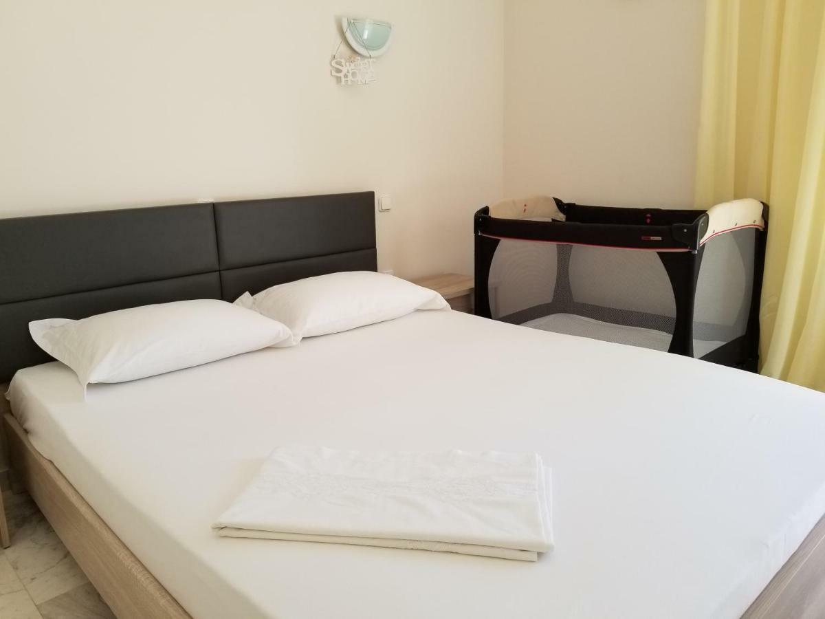 Galini Apartment Loutraki  Bagian luar foto
