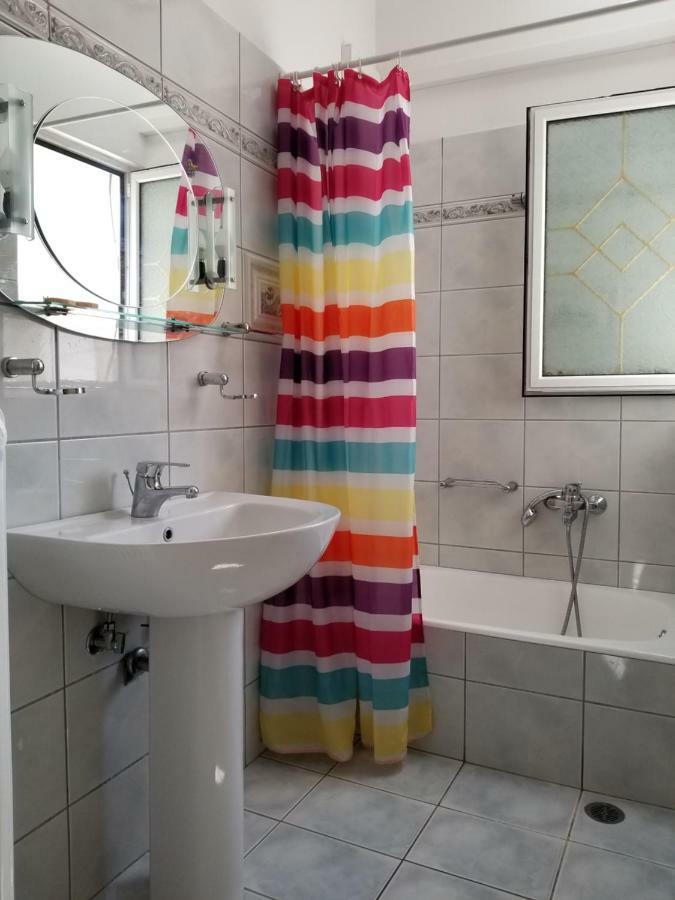 Galini Apartment Loutraki  Bagian luar foto